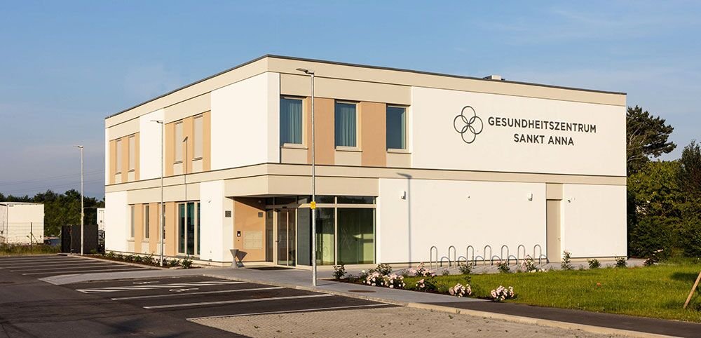 Frontansicht des Gesundheitszentrums Sankt Anna